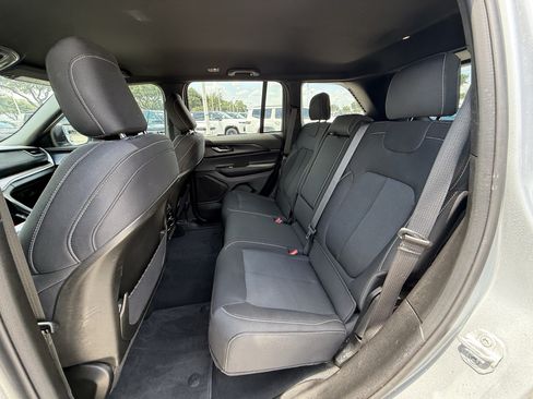 Used 2025 Jeep Grand Cherokee Laredo RWD image 30