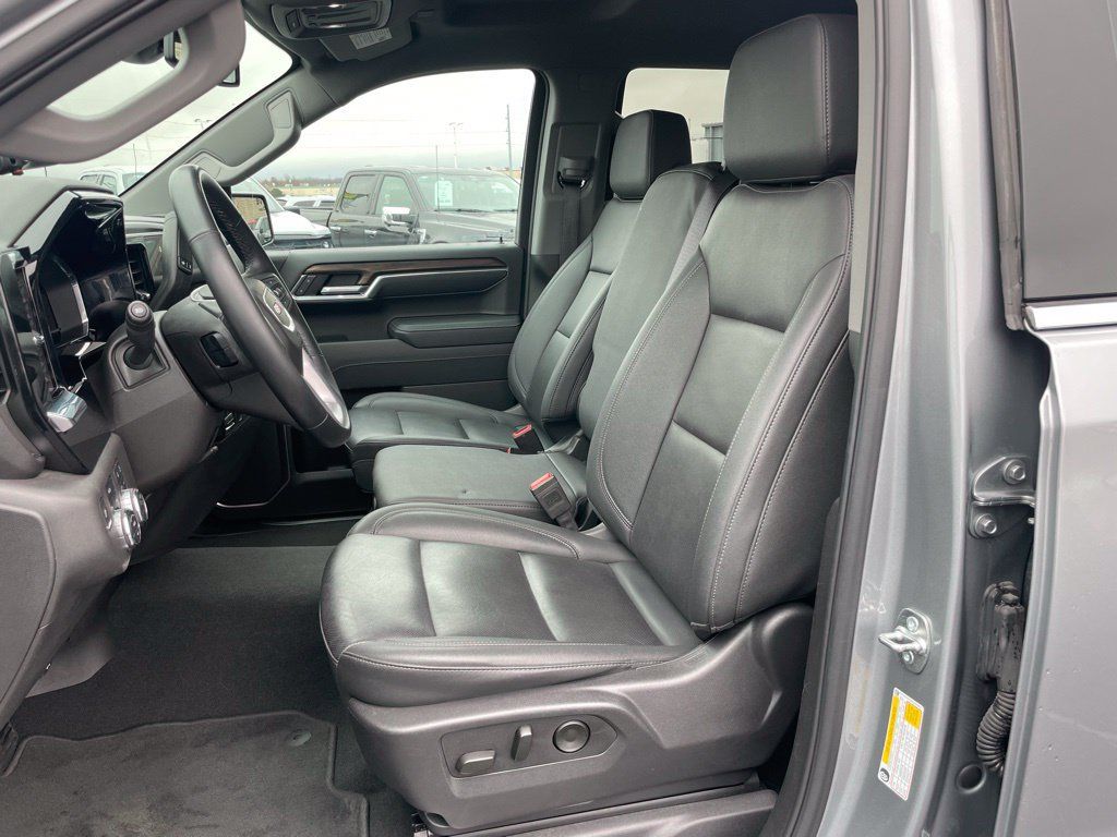 Used 2025 GMC Sierra 1500 SLT AWD/4WD image 8