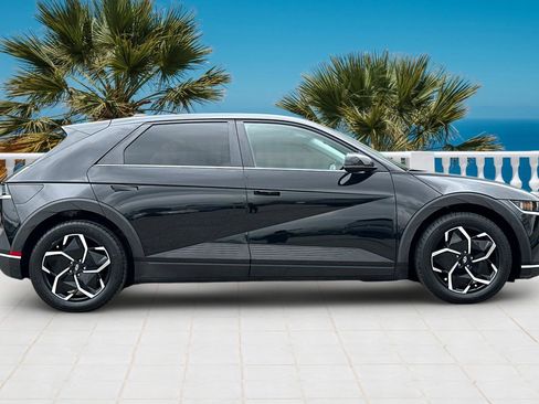 Used 2024 Hyundai Ioniq 5 SEL image 3