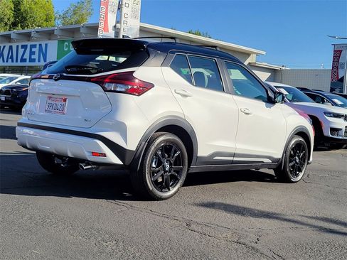 Used 2024 Nissan Kicks SR w/ SR Premium Package image 2