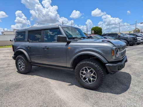 Certified 2025 Ford Bronco Badlands AWD/4WD image 2