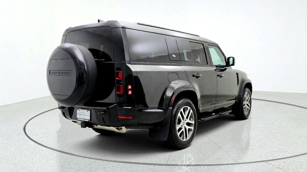 Used 2024 Land Rover Defender 130 X-Dynamic SE AWD/4WD image 5