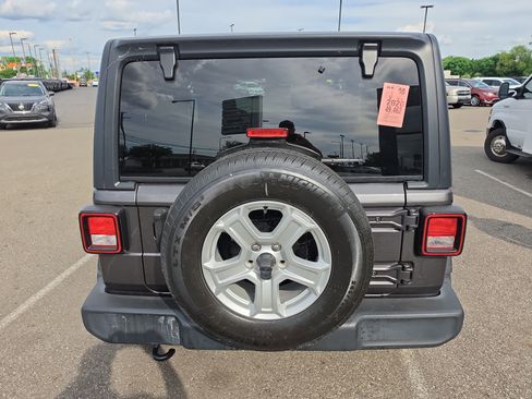 Used 2020 Jeep Wrangler Sport AWD/4WD image 4