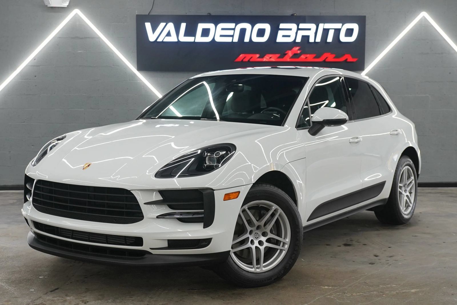 Used 2019 Porsche Macan AWD/4WD image 1