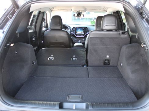 Used 2019 Jeep Cherokee Limited w/ Luxury Group image 35