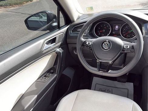 Used 2021 Volkswagen Tiguan SE w/ Panoramic Sunroof Package AWD/4WD image 17