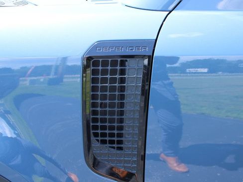 Used 2025 Land Rover Defender 110 S AWD/4WD image 6