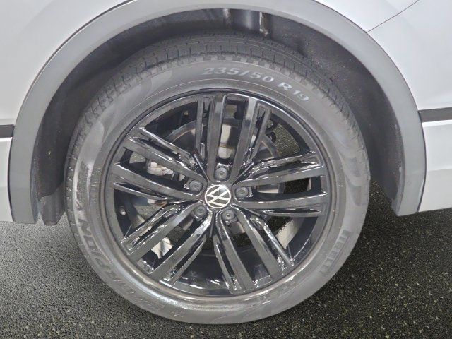 Used 2022 Volkswagen Tiguan SE R-Line FWD image 28
