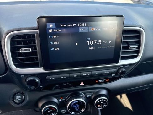 Certified 2024 Hyundai Venue SEL image 6