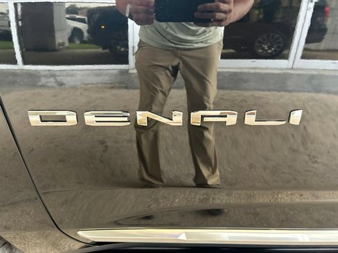 Used 2026 GMC Yukon Denali w/ Sun & Power Step Package AWD/4WD image 30