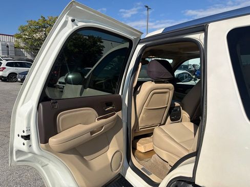 Used 2009 GMC Yukon Denali AWD/4WD image 11