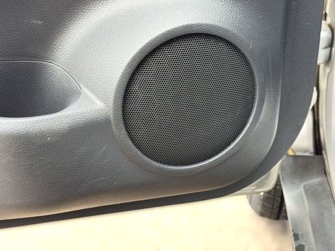 Used 2017 Nissan Rogue SV FWD image 22