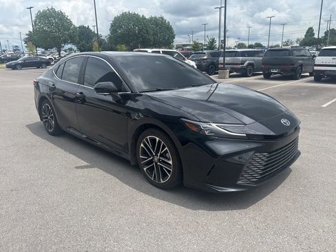 Used 2025 Toyota Camry XLE w/ Premium Plus Package FWD image 1