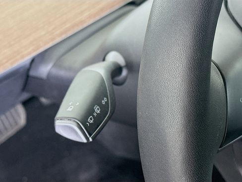 Used 2023 Tesla Model 3 Standard Range image 16