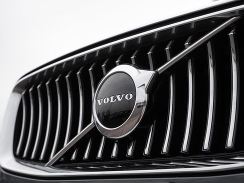 Used 2022 Volvo XC90 T5 Momentum w/ Climate Package image 37