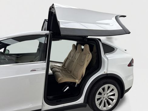 Used 2016 Tesla Model X 75D AWD/4WD image 18