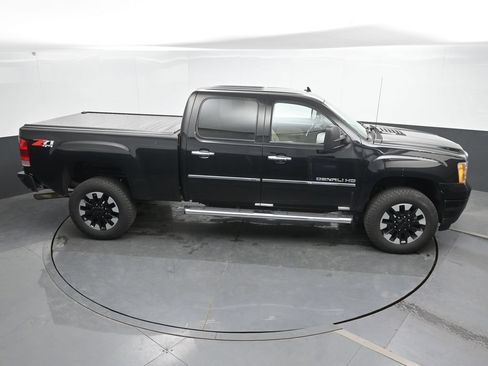 Used 2011 GMC Sierra 2500 Denali w/ Suspension Package, Off-Road AWD/4WD image 22