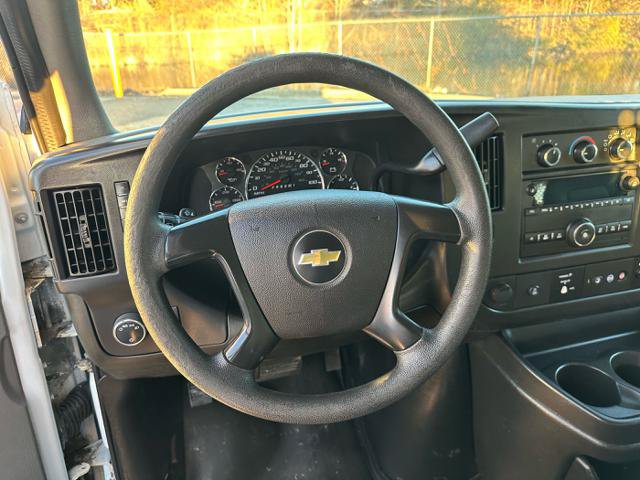 Used 2015 Chevrolet Express 2500 RWD image 25