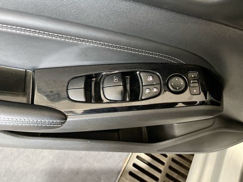 Used 2021 Nissan Altima 2.5 SV w/ SV Premium Package FWD image 17