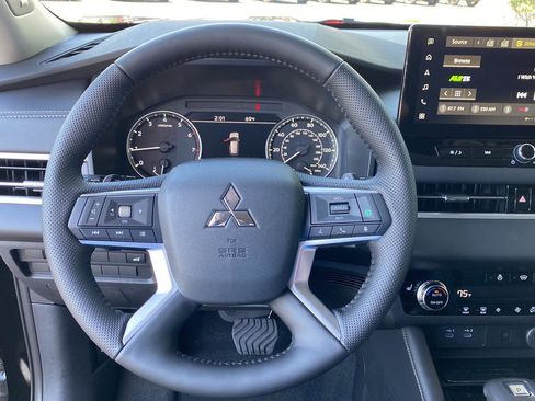 New 2026 Mitsubishi Outlander SE AWD/4WD image 30