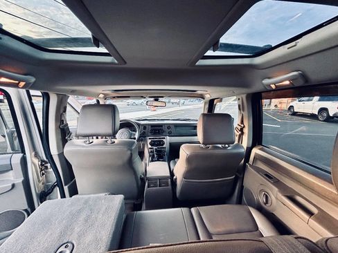 Used 2007 Jeep Commander Sport image 23