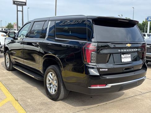 Used 2025 Chevrolet Suburban LT AWD/4WD image 8