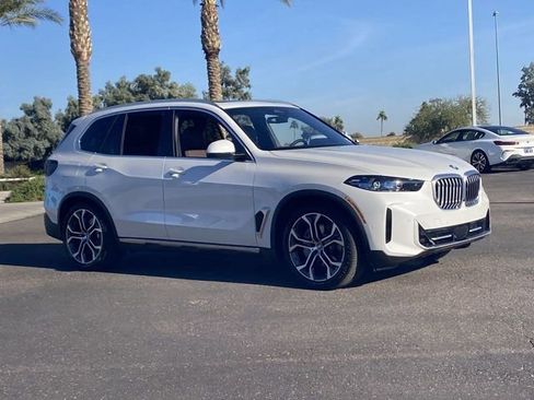 New 2026 BMW X5 xDrive50e w/ Premium Package AWD/4WD image 4