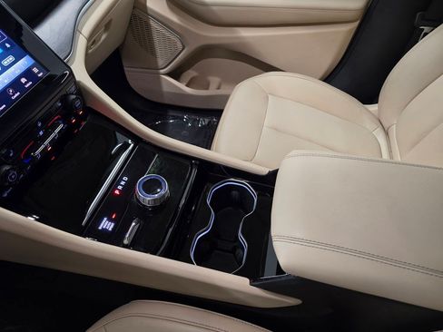 Certified 2022 Jeep Grand Cherokee Limited AWD/4WD image 23