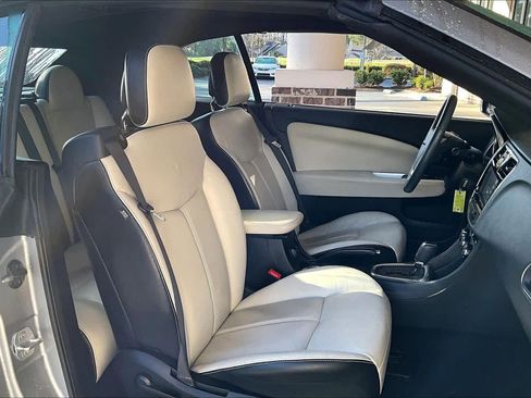 Used 2013 Chrysler 200 Limited image 7