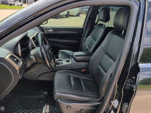 Used 2017 Jeep Grand Cherokee Limited AWD/4WD image 12