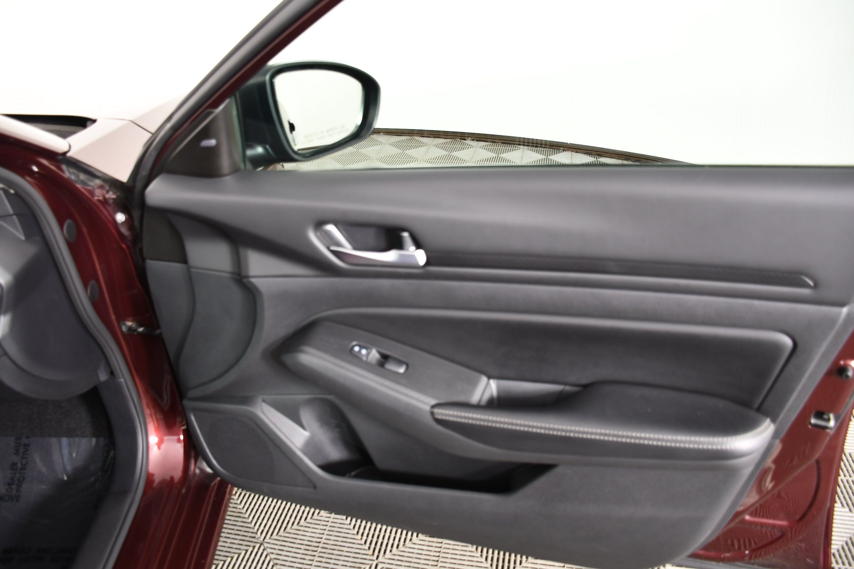 Used 2024 Nissan Altima 2.5 SV FWD image 38