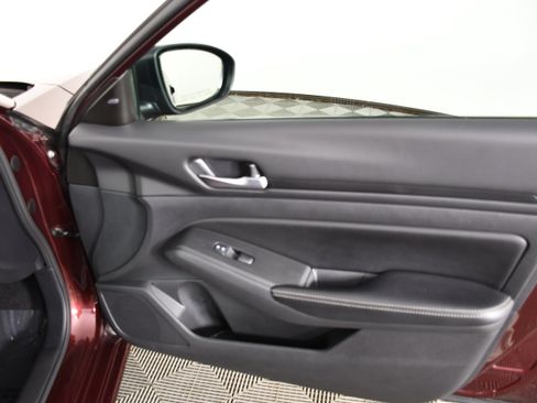 Used 2024 Nissan Altima 2.5 SV FWD image 38