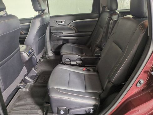 Used 2018 Toyota Highlander Limited Platinum AWD/4WD image 25