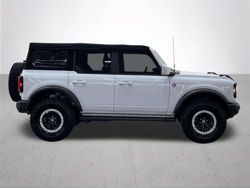 Used 2022 Ford Bronco Outer Banks w/ Sasquatch Package AWD/4WD image 9