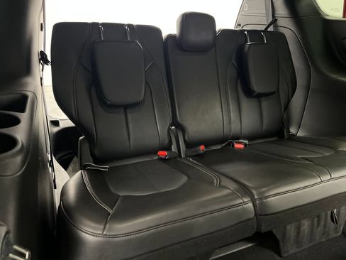 Used 2025 Chrysler Pacifica Select FWD image 43