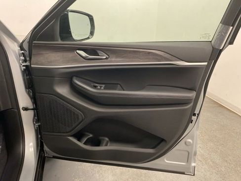 New 2025 Jeep Grand Cherokee Limited image 26