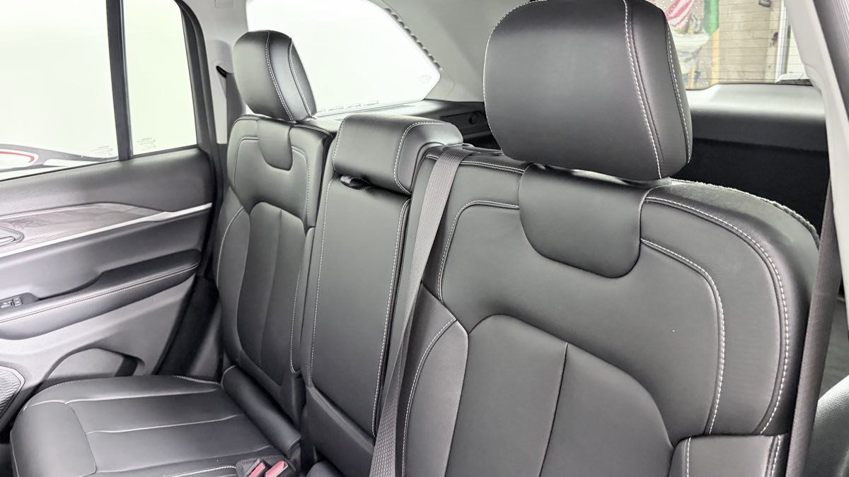 Used 2023 Jeep Grand Cherokee Limited AWD/4WD image 28