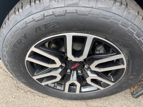 Used 2023 GMC Sierra 1500 AT4 w/ AT4 Premium Package image 17