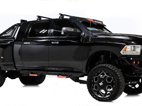 Used 2018 RAM 3500 Laramie image 1