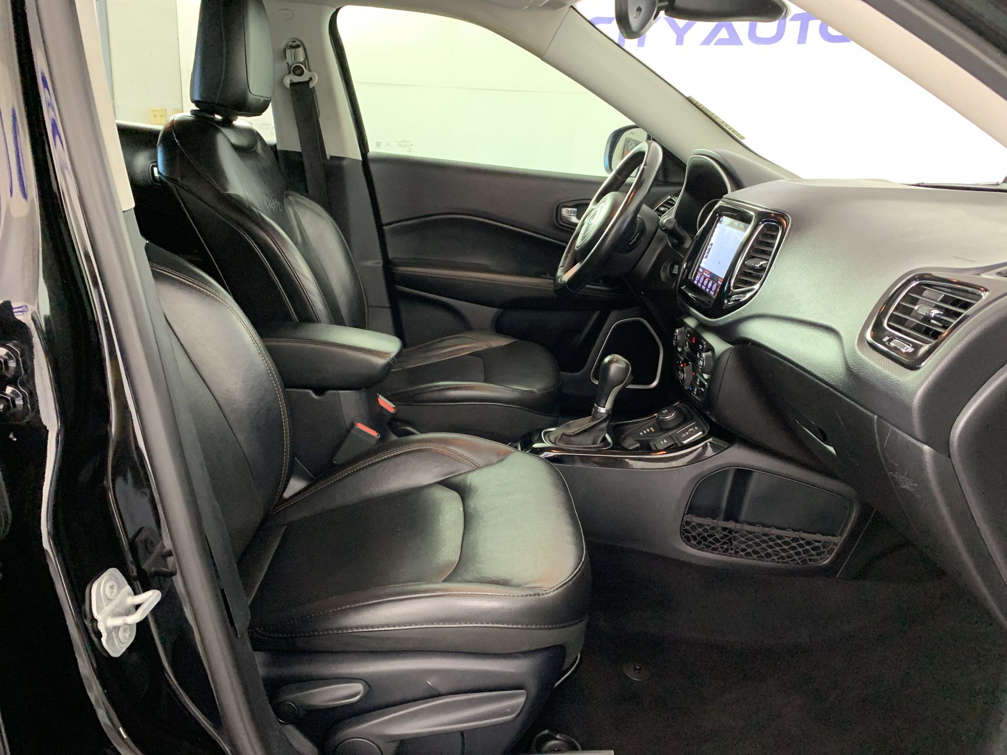 Used 2018 Jeep Compass Limited w/ Navigation Group AWD/4WD image 38