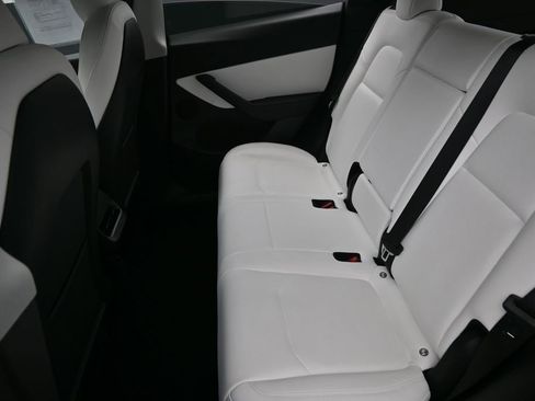 Used 2022 Tesla Model Y Long Range AWD/4WD image 30
