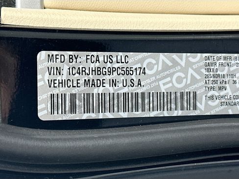 Used 2023 Jeep Grand Cherokee Limited w/ Luxury Tech Group II AWD/4WD image 32