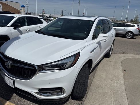 Used 2018 Buick Enclave Premium AWD/4WD image 3