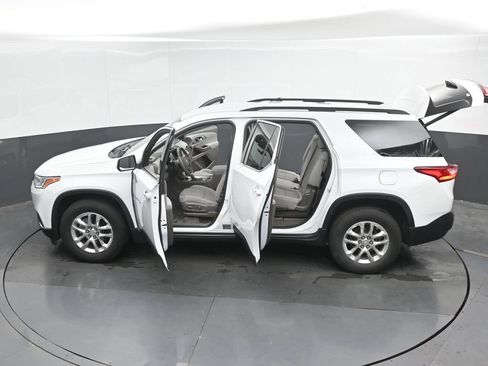 Used 2021 Chevrolet Traverse LT w/ LPO, Floor Liner Package AWD/4WD image 52