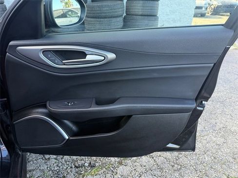 Used 2022 Alfa Romeo Giulia Veloce image 25