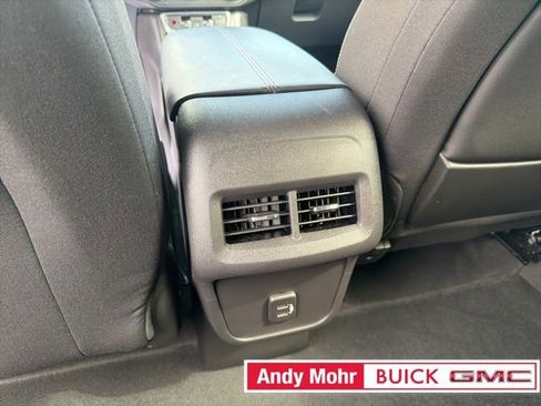 Used 2024 GMC Terrain SLE w/ Driver Convenience Package FWD image 22