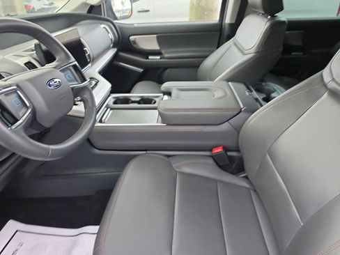 Used 2025 Ford Expedition Active image 17