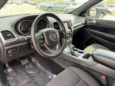 Used 2019 Jeep Grand Cherokee Laredo image 8