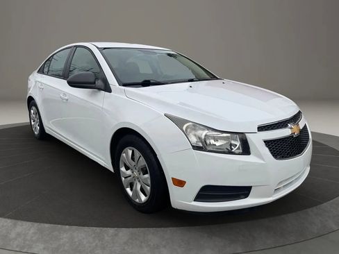 Used 2013 Chevrolet Cruze LS image 3