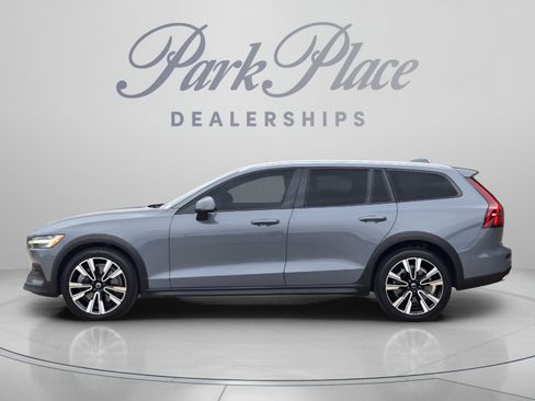 Used 2022 Volvo V60 T5 Cross Country w/ Advanced Package AWD/4WD image 2